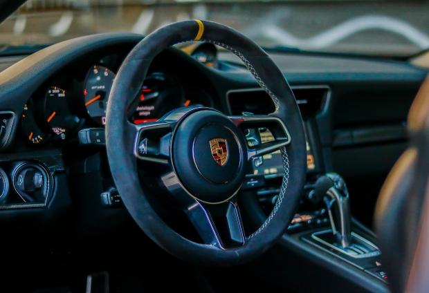 EXPERTS WITH PORSCHE AT HEART. 